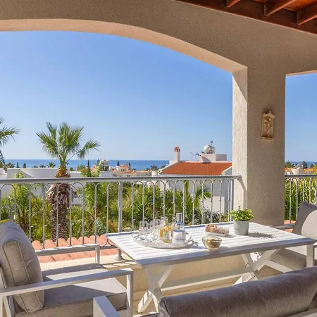 Amelia Bay Villa *
