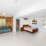 Amelia Bay Villa *