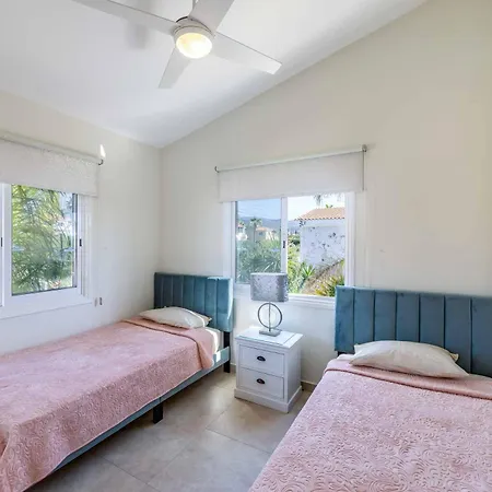 Amelia Bay Villa Peyia