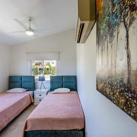 Amelia Bay Villa *