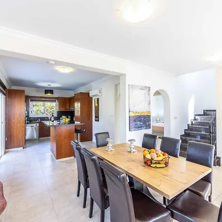 Amelia Bay Villa Peyia